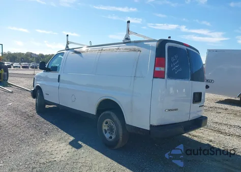 2005 Chevrolet Express G3500 from USA, damaged, VIN 1GCHG35U851202808